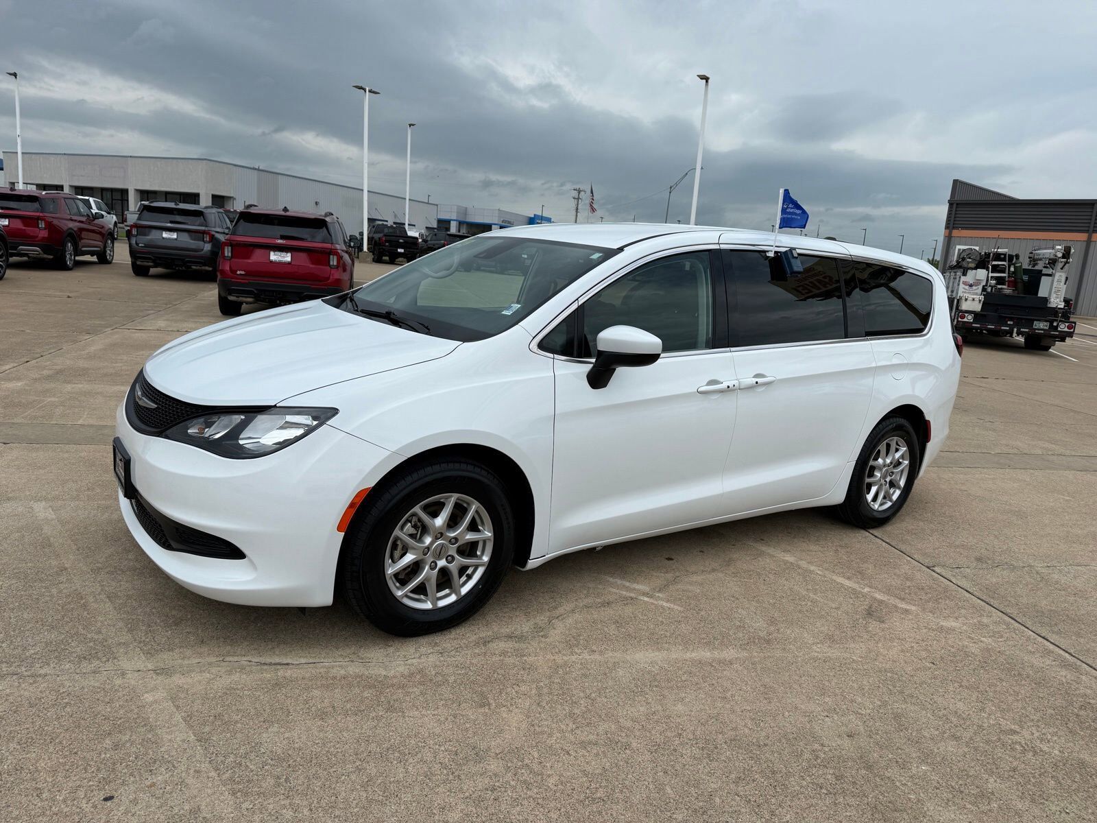 2023 CHRYSLER Voyager