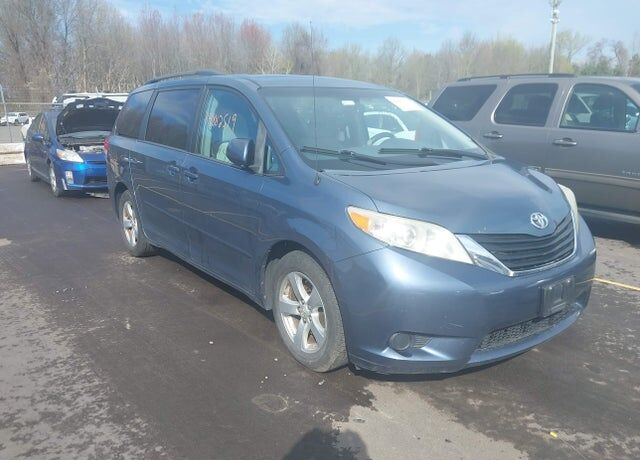 2014 TOYOTA Sienna