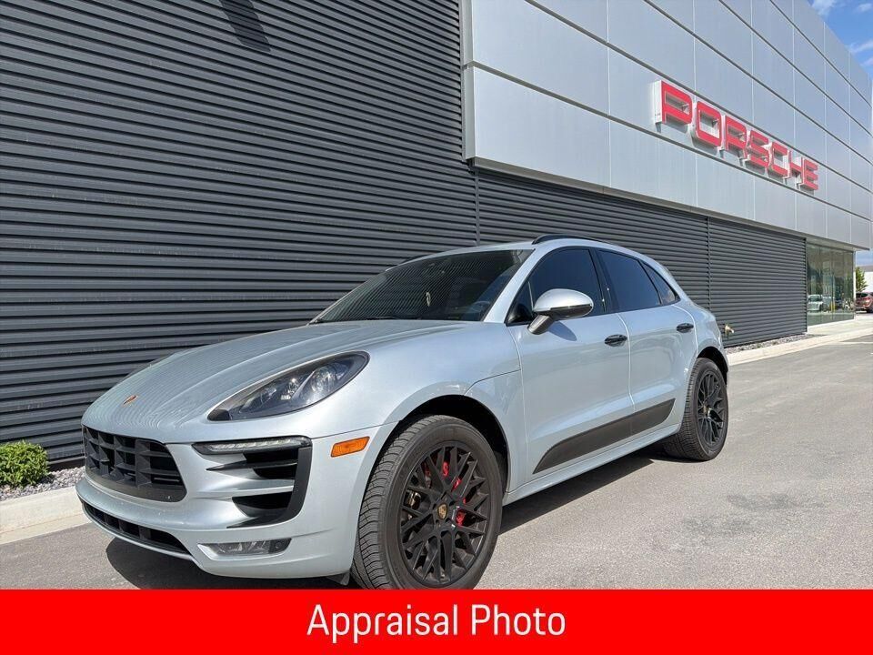 2017 PORSCHE Macan