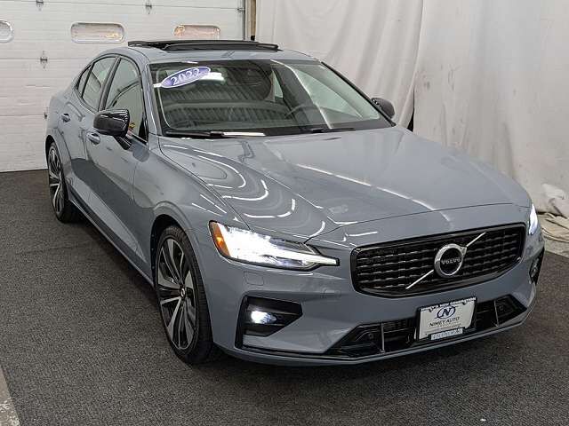2022 VOLVO S60