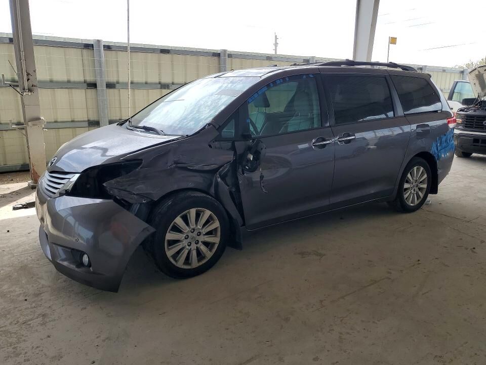 2013 TOYOTA Sienna
