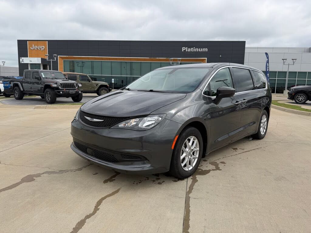 2022 CHRYSLER Voyager