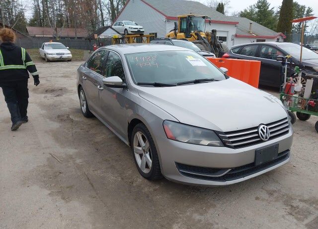 2012 VOLKSWAGEN Passat