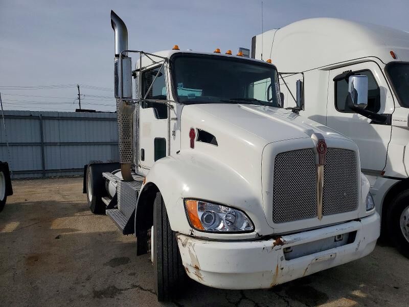 2008 KENWORTH T300