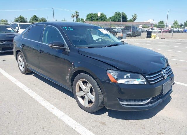 2012 VOLKSWAGEN Passat
