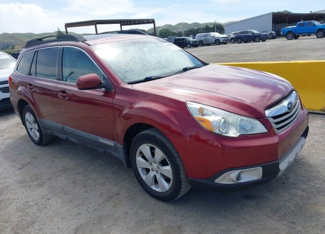 2011 SUBARU Outback