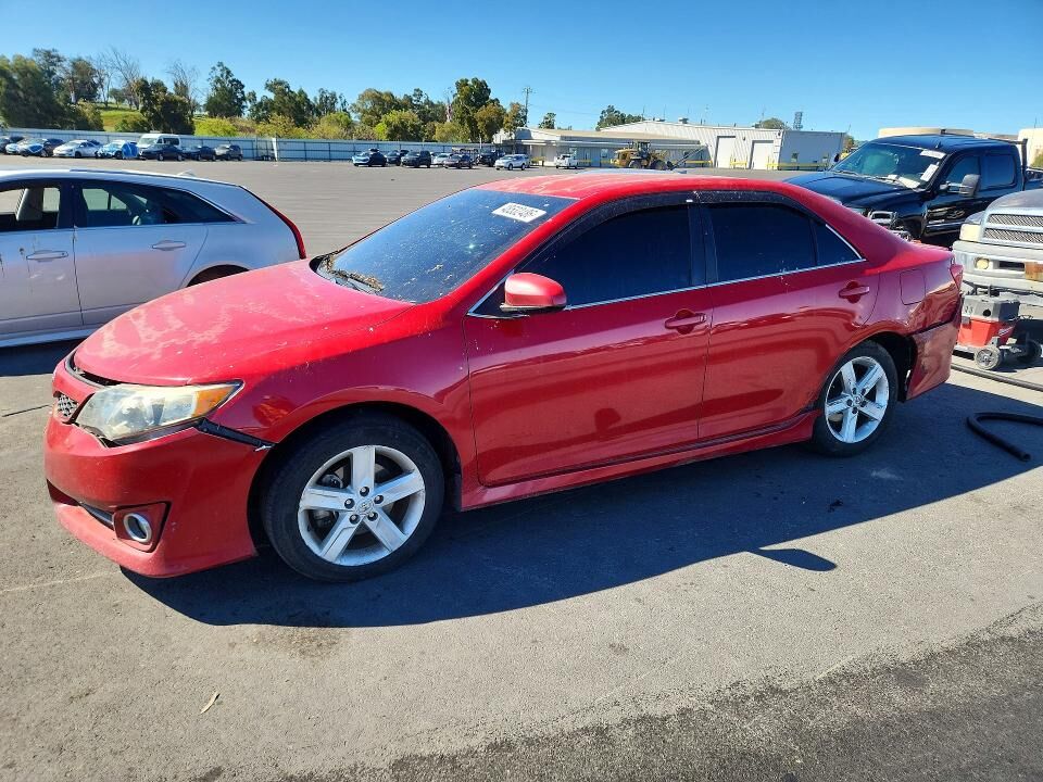 2014 TOYOTA Camry