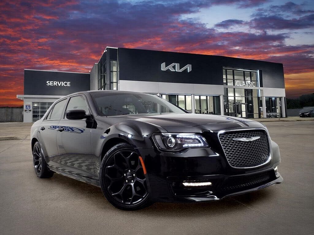 2019 CHRYSLER 300