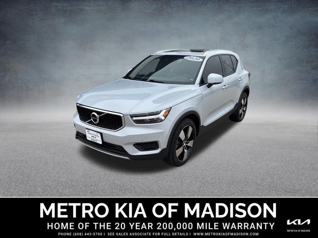 2020 VOLVO XC40