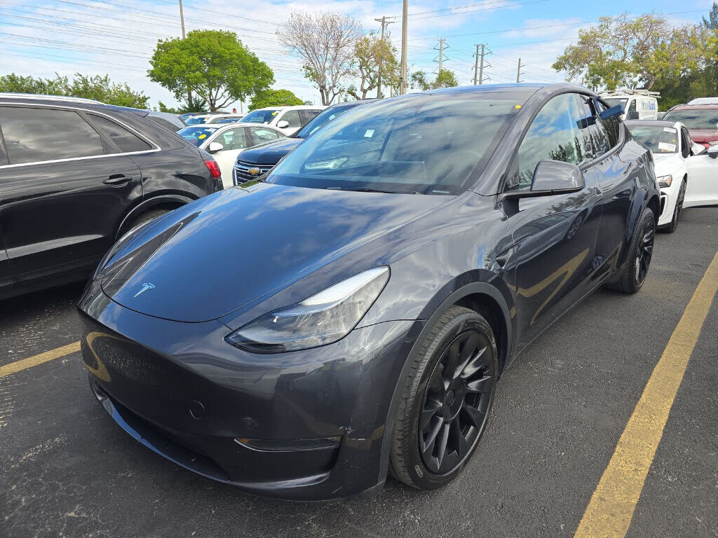 2024 TESLA Model Y