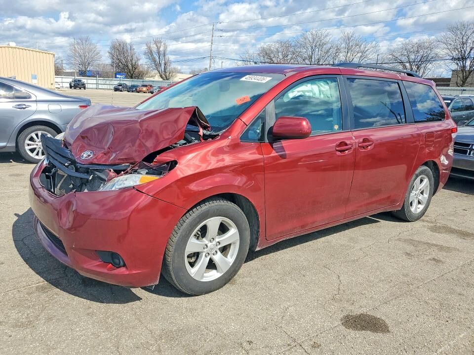 2013 TOYOTA Sienna