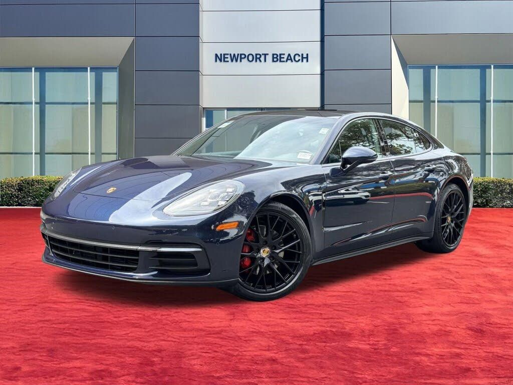 2018 PORSCHE Panamera