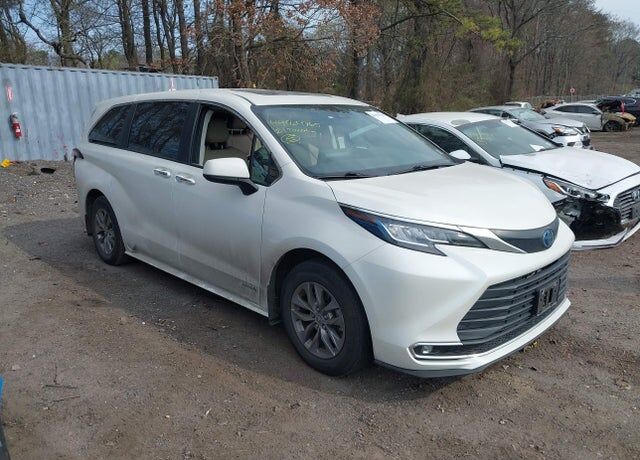 2021 TOYOTA Sienna