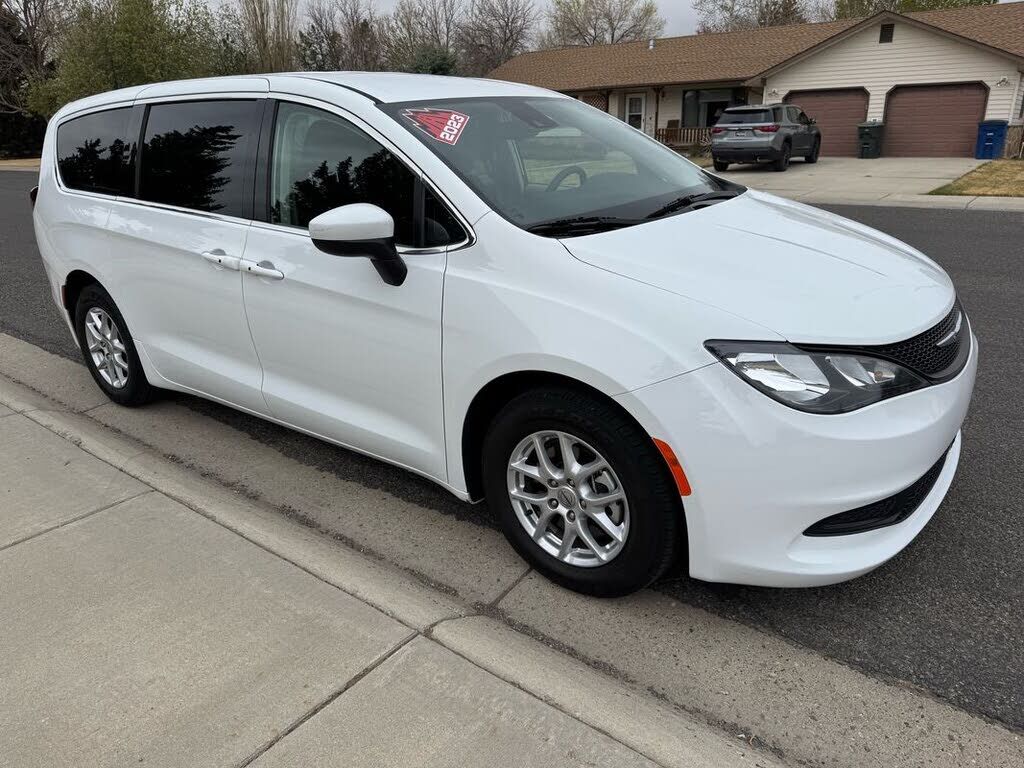 2023 CHRYSLER Voyager
