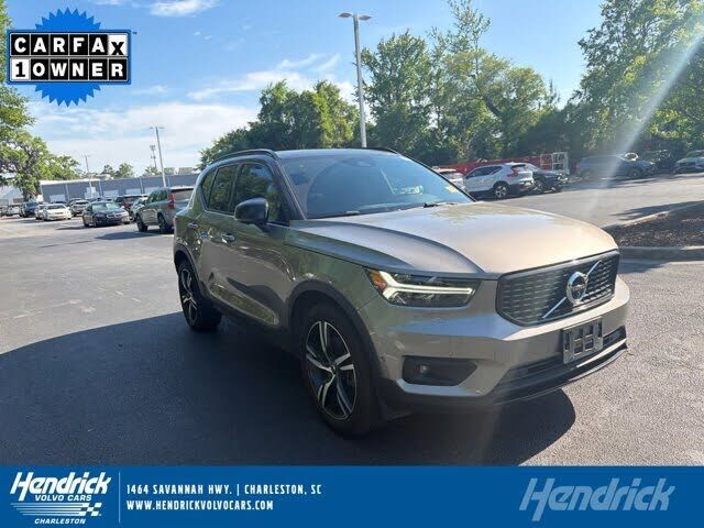 2022 VOLVO XC40