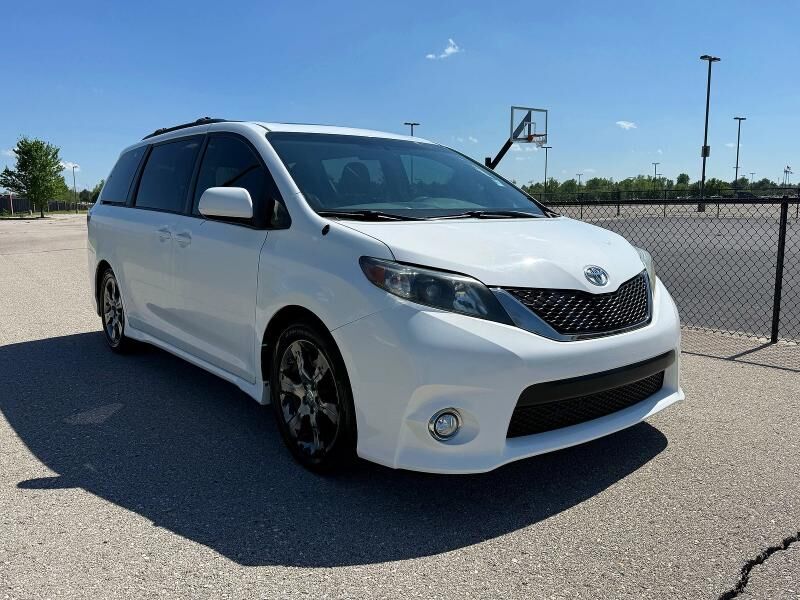 2011 TOYOTA Sienna