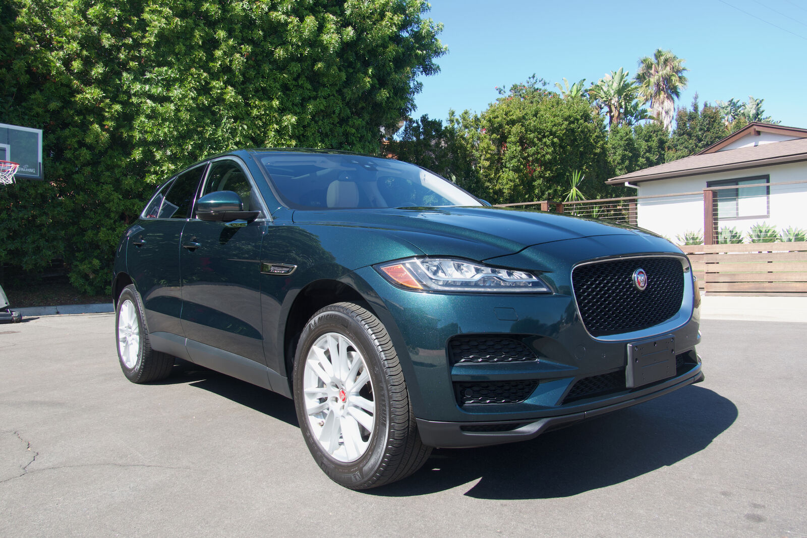 2017 JAGUAR F-Pace