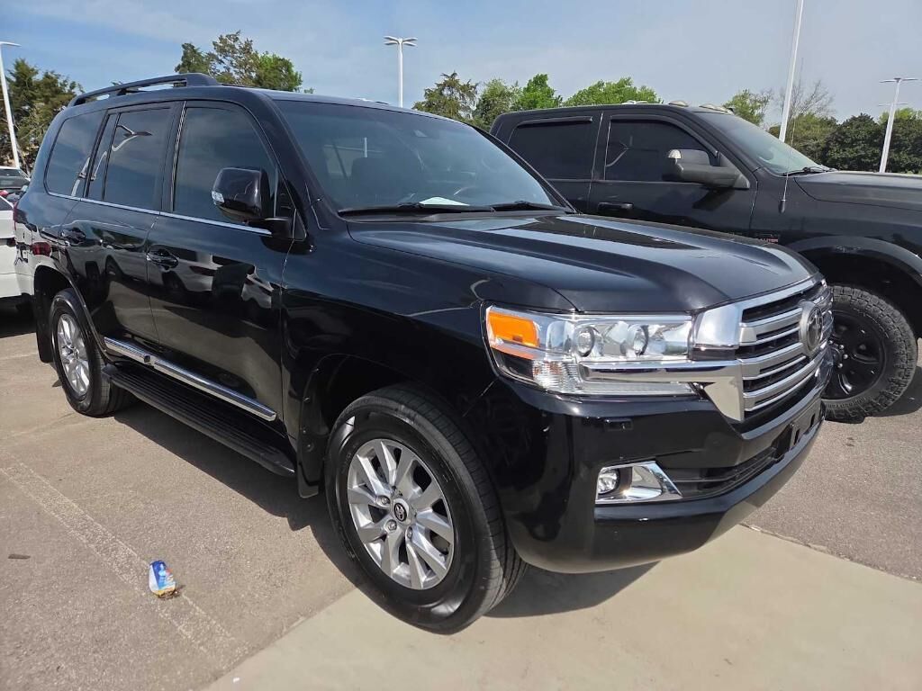 2020 TOYOTA Land Cruiser