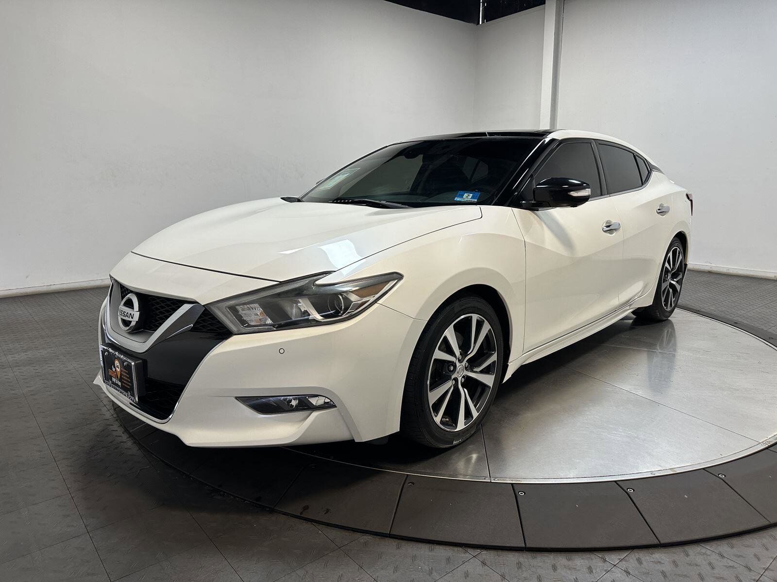 2017 NISSAN Maxima