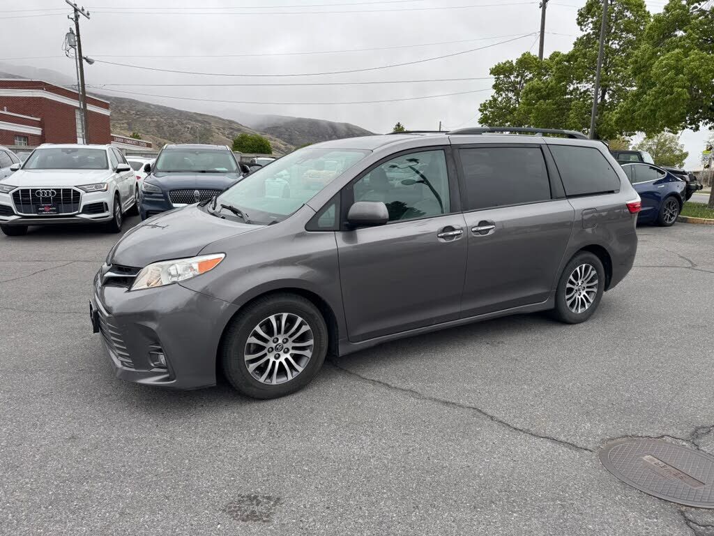2019 TOYOTA Sienna