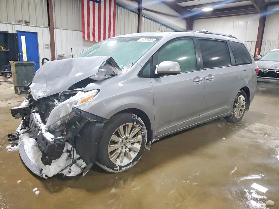 2016 TOYOTA Sienna