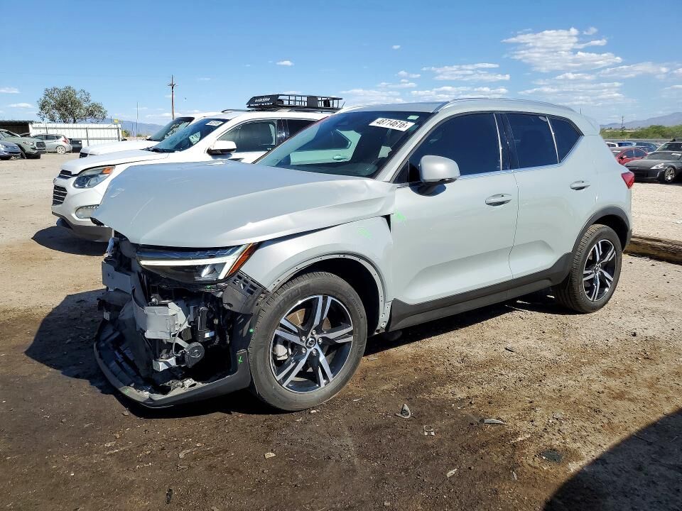2024 VOLVO XC40