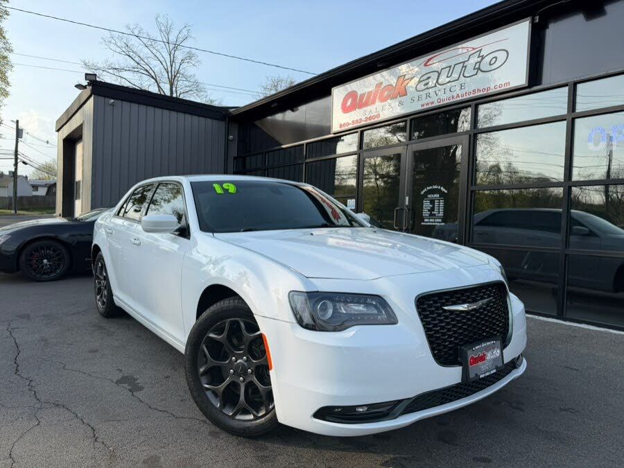 2019 CHRYSLER 300