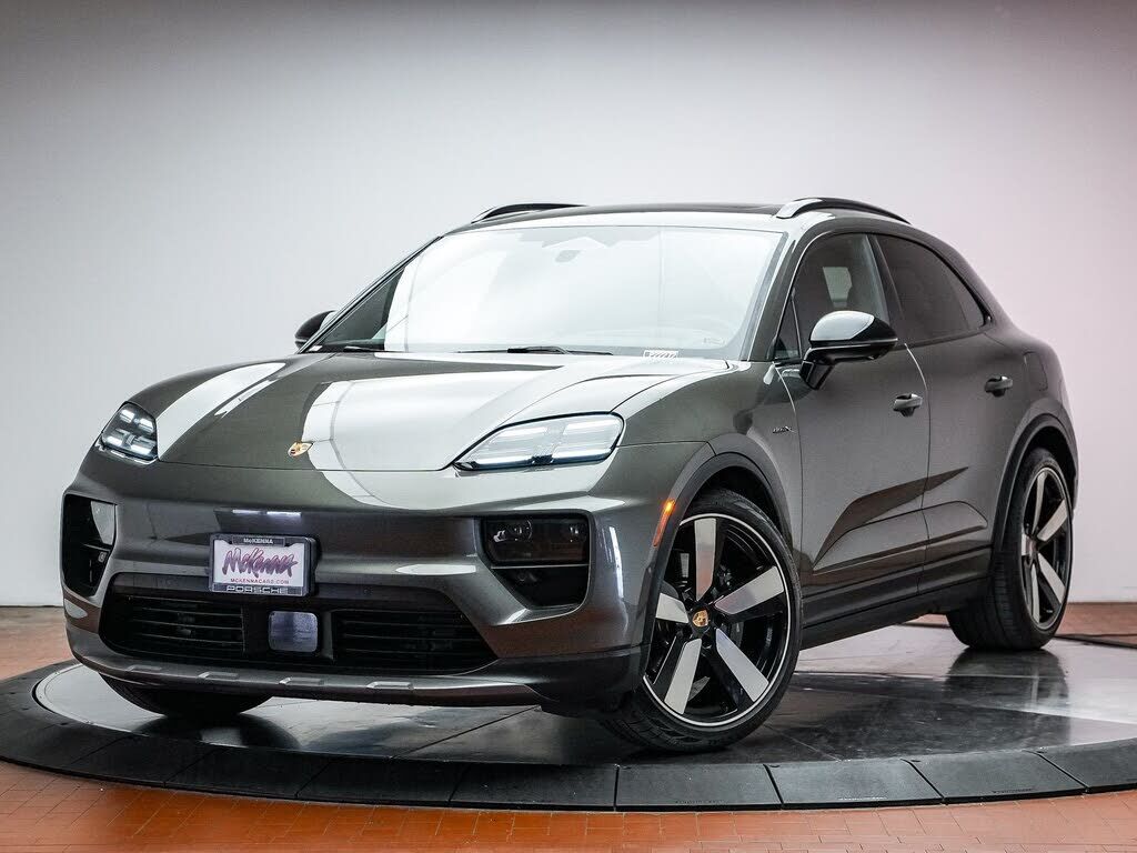 2025 PORSCHE Macan