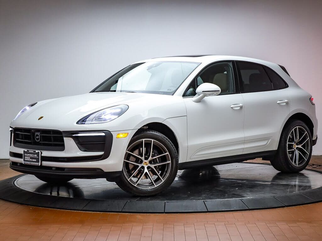 2026 PORSCHE Macan
