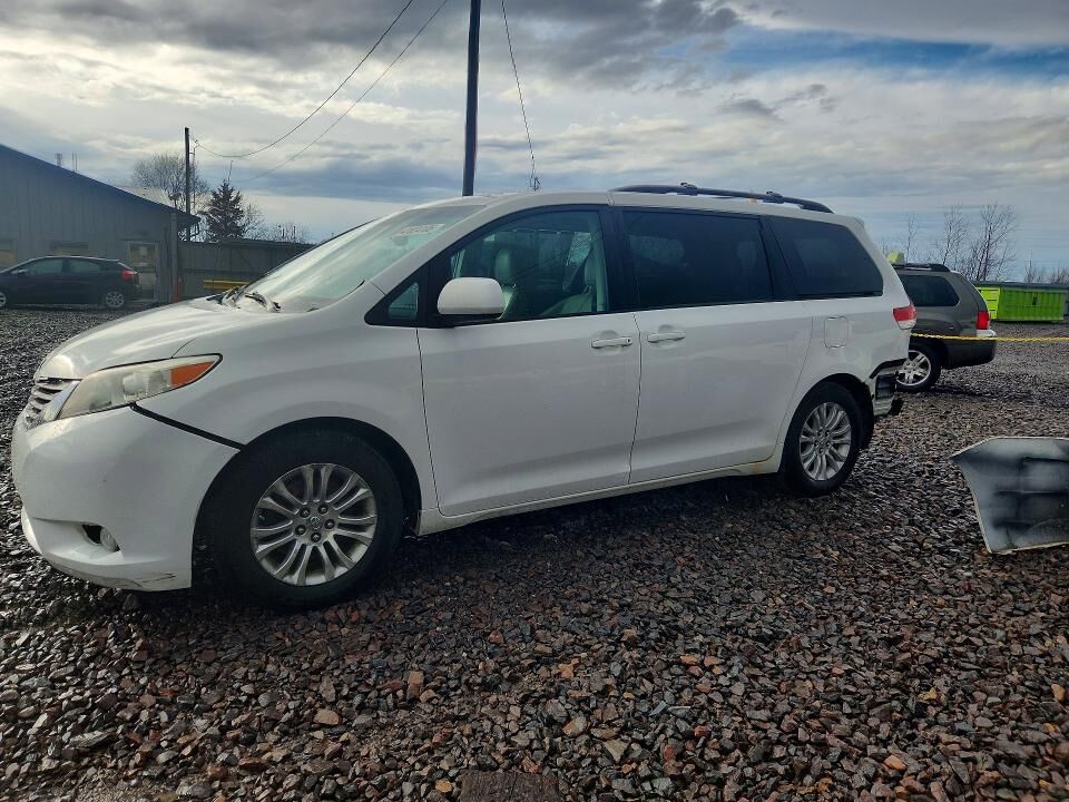 2012 TOYOTA Sienna