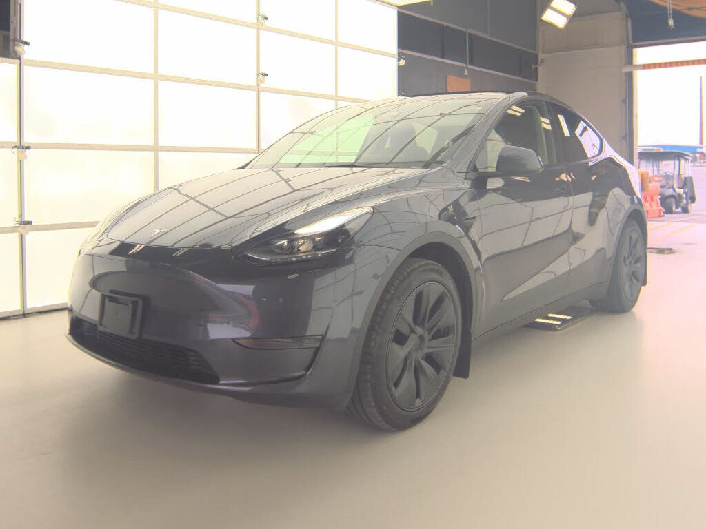 2025 TESLA Model Y
