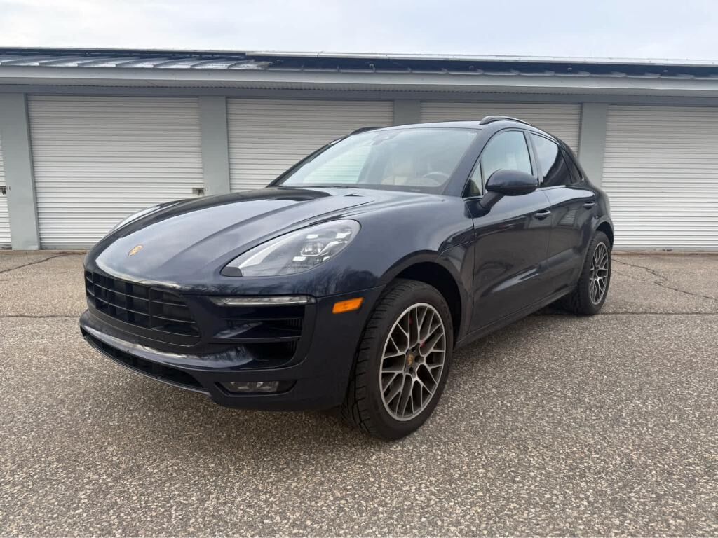 2017 PORSCHE Macan
