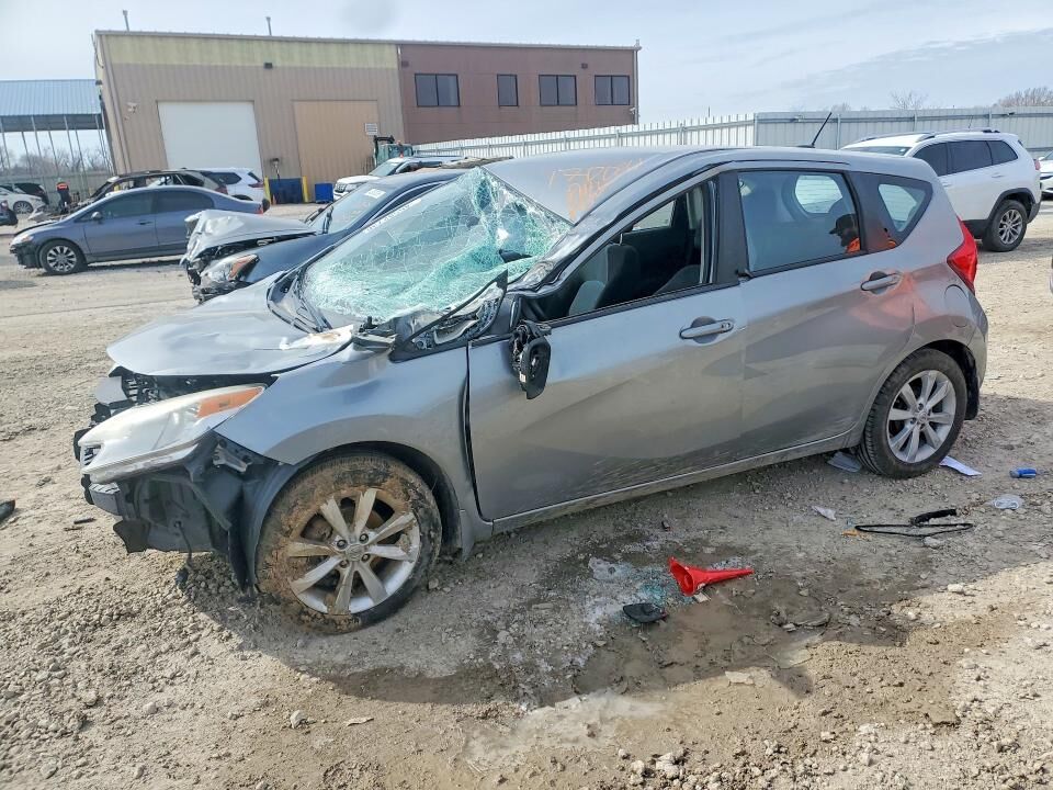 2015 NISSAN Versa
