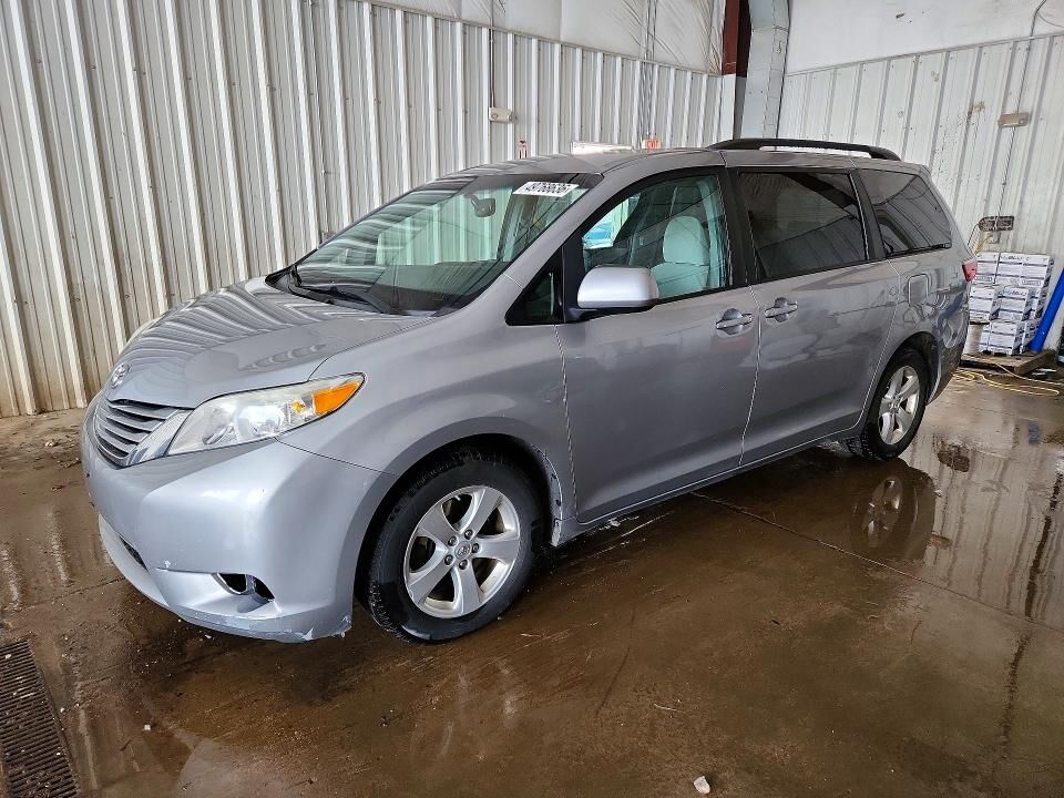 2017 TOYOTA Sienna