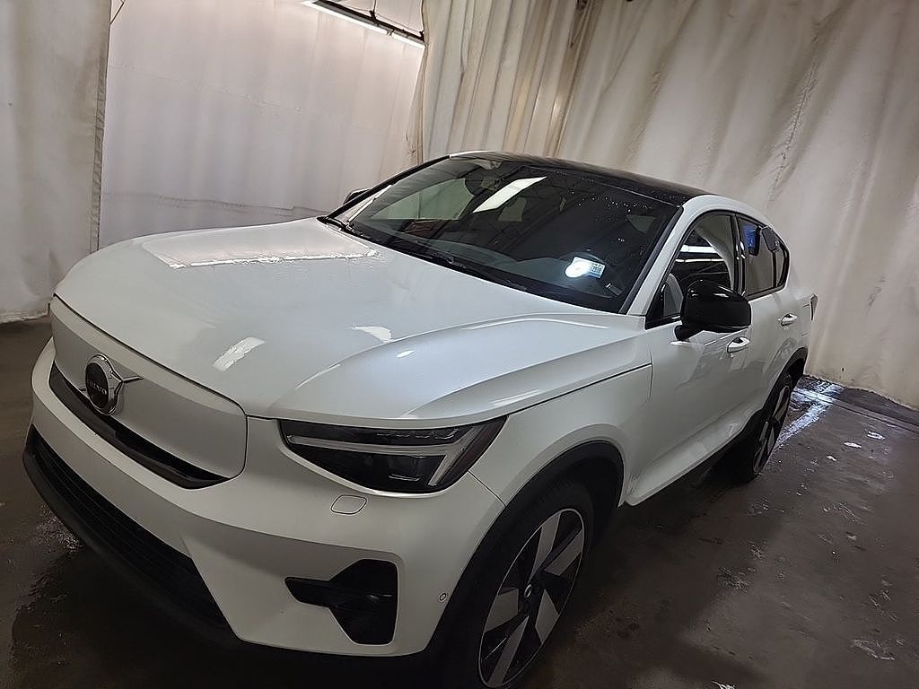 2023 VOLVO C40