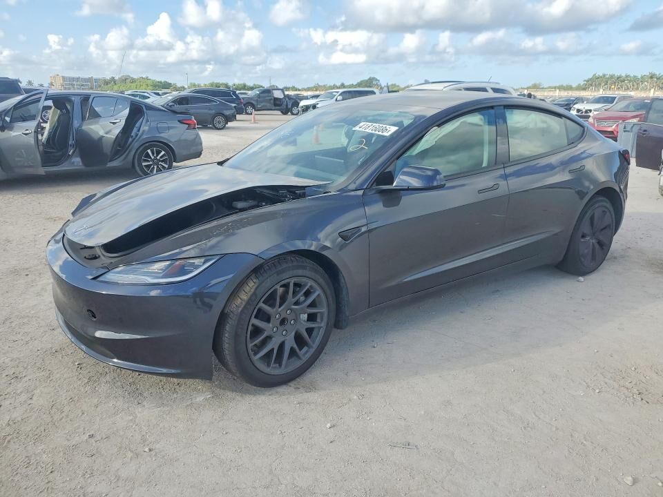 2025 TESLA Model 3