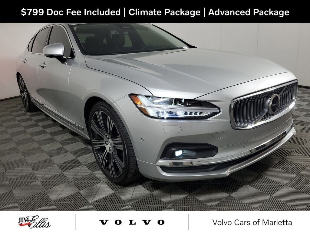 2022 VOLVO S90