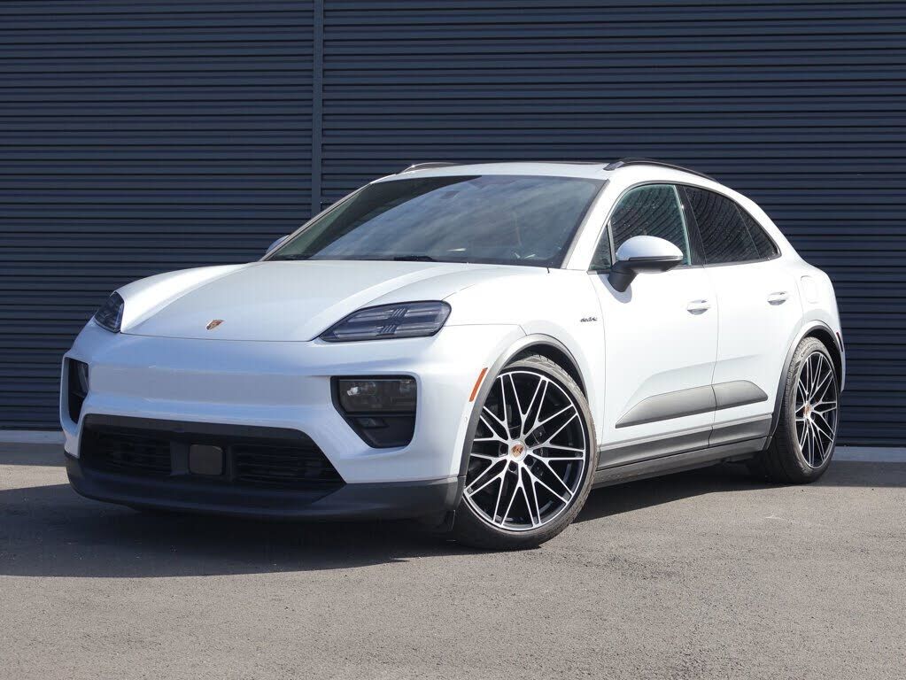 2025 PORSCHE Macan