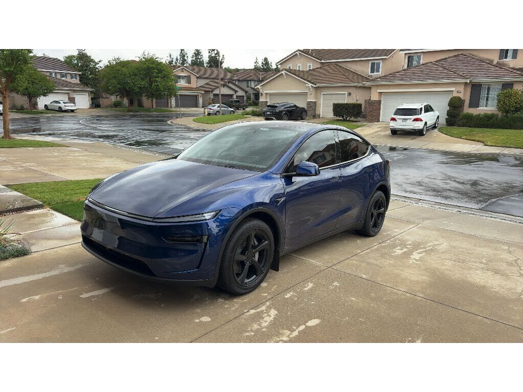 2026 TESLA Model Y