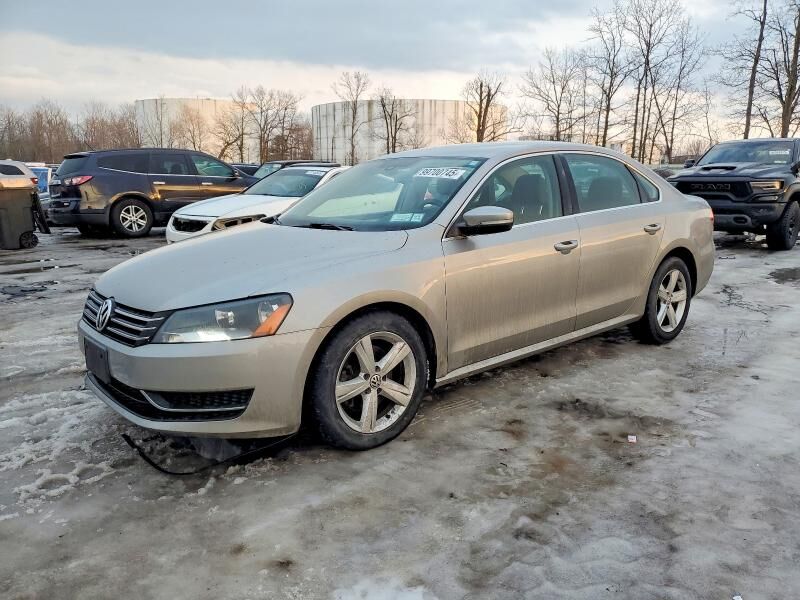 2013 VOLKSWAGEN Passat