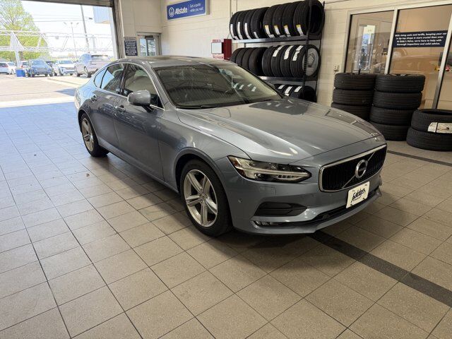 2017 VOLVO S90