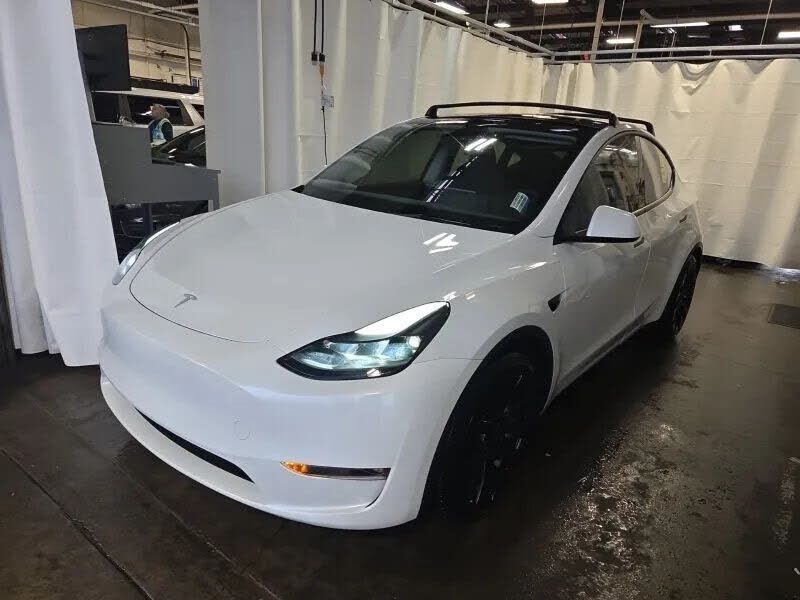 2025 TESLA Model Y