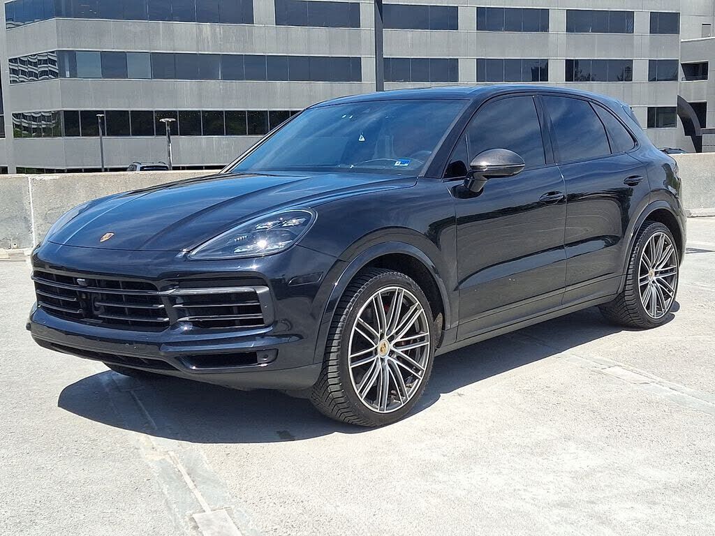 2022 PORSCHE Cayenne