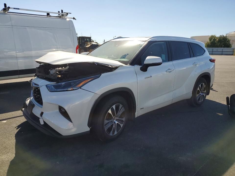 2021 TOYOTA Highlander