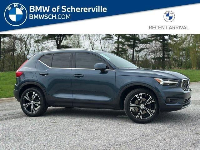 2020 VOLVO XC40