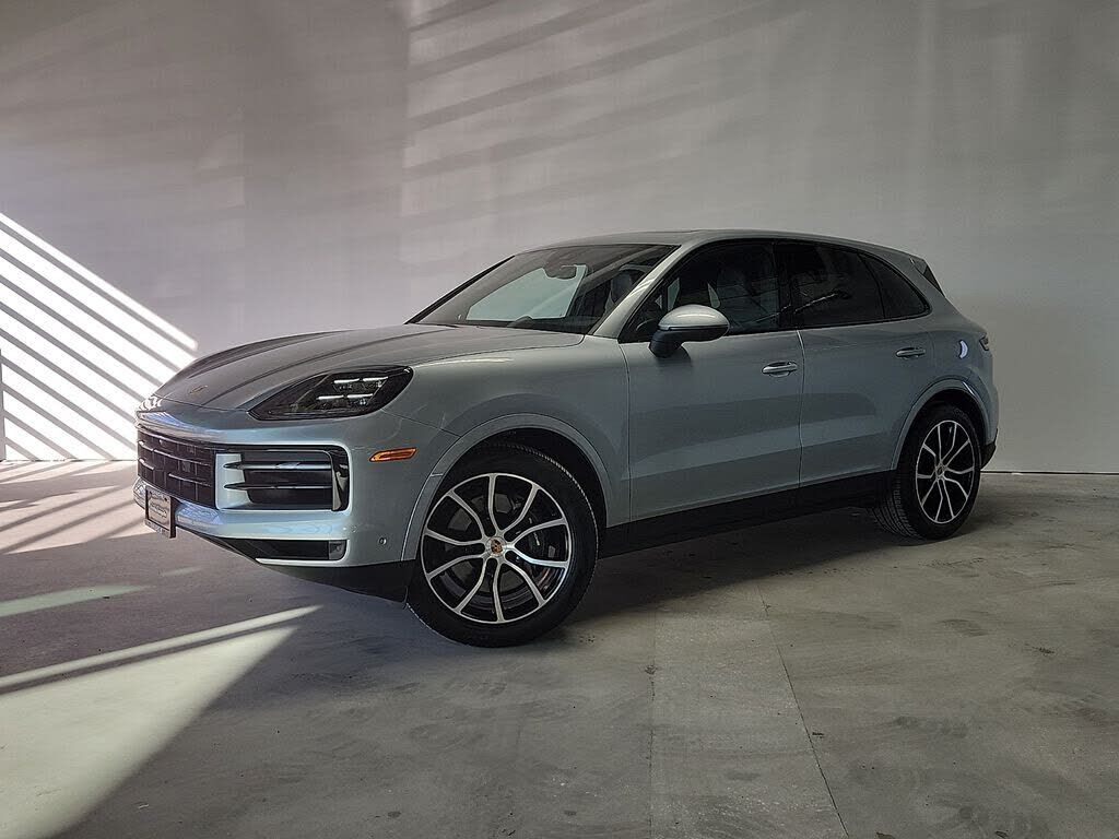 2025 PORSCHE Cayenne
