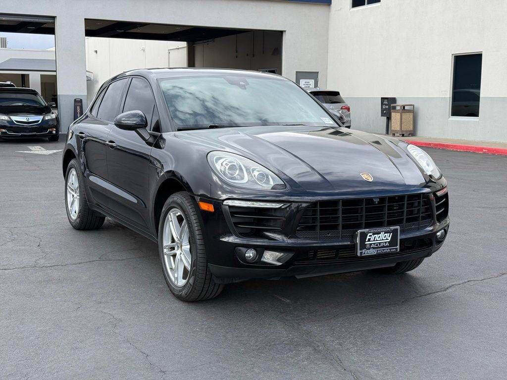 2017 PORSCHE Macan