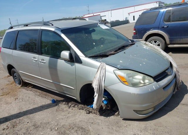 2004 TOYOTA Sienna