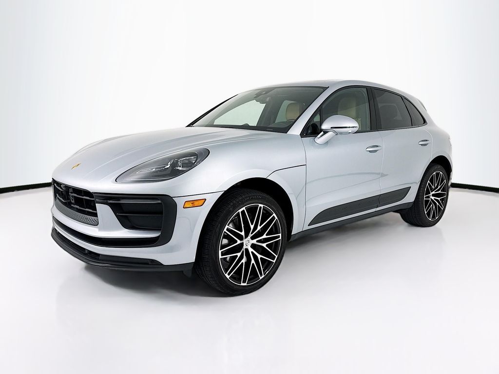 2025 PORSCHE Macan