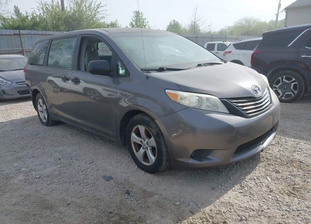 2011 TOYOTA Sienna